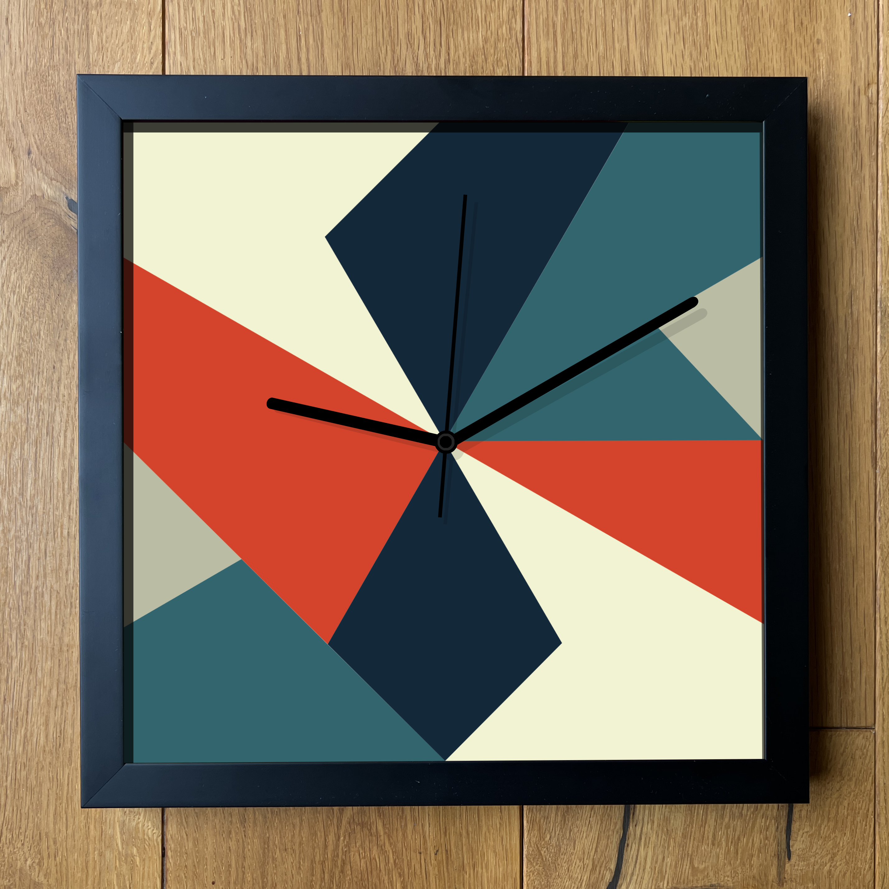 Design-Wanduhr Pattern Clock – Motiv nautical – Vollholzrahmen – lautloses Uhrwerk