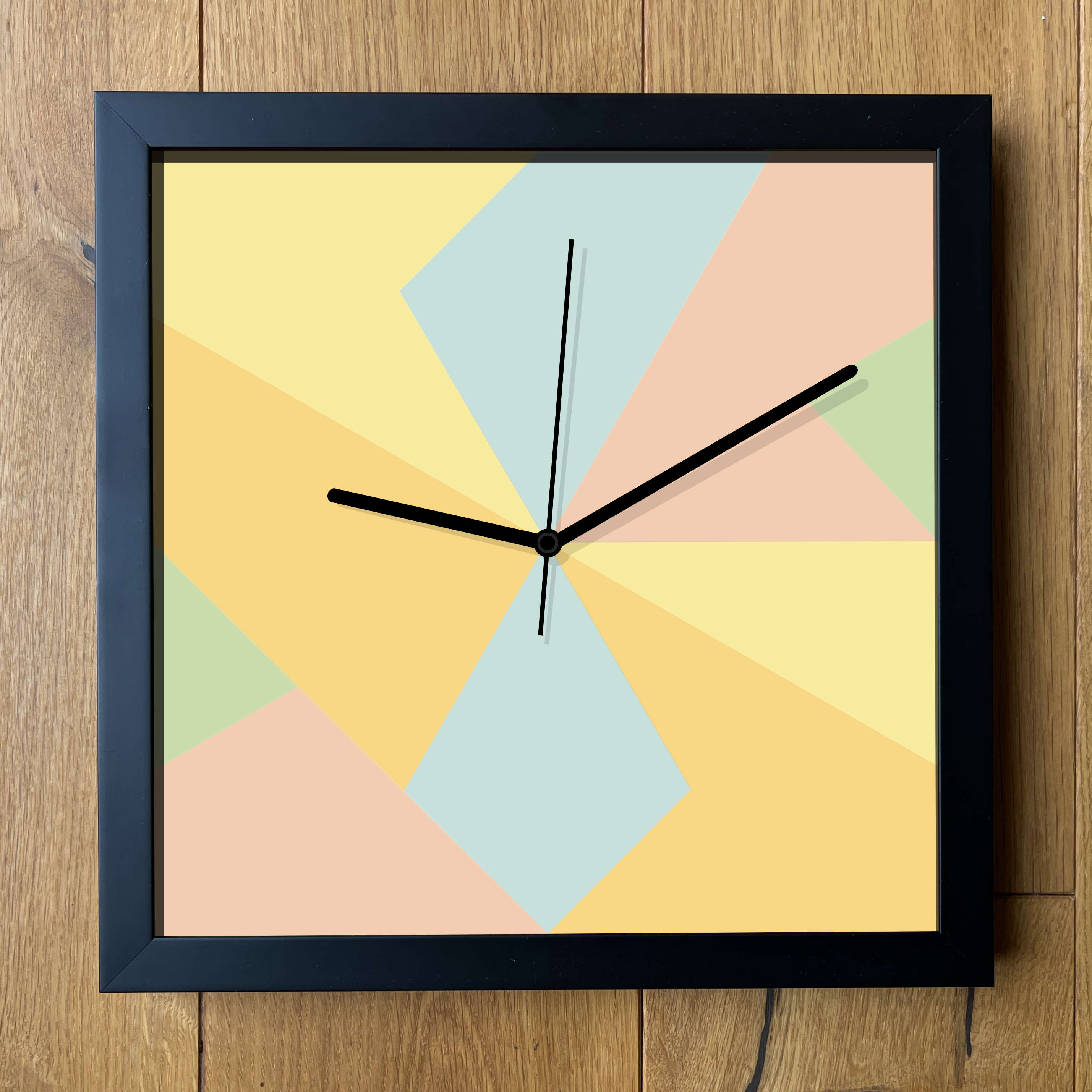 Design-Wanduhr Pattern Clock – Motiv pastels – Vollholzrahmen – lautloses Uhrwerk